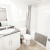 Отель Beautiful South Winnipeg 4 Bdrm 2 Bath Townhouse, фото 11