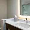 Отель Holiday Inn Express Lethbridge Southeast, an IHG Hotel, фото 7