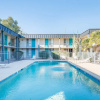 Отель WanderJaunt - Old Town Scottsdale Apts, фото 16