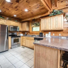 Отель Bear Creek Lodge Covered Bridge - Five Bedroom Cabin, фото 6