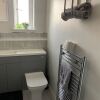 Отель Lovely 2-bed Apartment in Wallasey, Sleeps 4, фото 8