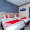 Отель Hilltop Hotel by OYO Rooms в Кота-Кинабалу