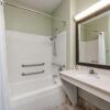 Отель Seasons Inn & Suites Highland, фото 9