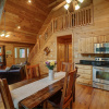 Отель Tree Top Getaway Log House with Views | NFL Sunday Ticket Included, фото 3