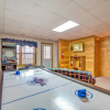Отель Mountain Top View, 4 Bedrooms, Sleeps 10, Arcade, Hot Tub, Air Hockey, фото 13