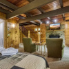 Отель Gatlinburg Views A Unique Cabin Mountain Views Expansive Decks Adjacent To Gatlinburg & Ski Lodge 1 , фото 17