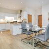 Отель Spacious luxury 2 Bed Apartment by 7 Seas Property Serviced Accommodation Maidenhead with Parking an, фото 12