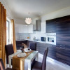 Отель Modern Apt Overlooking Green Area, фото 2