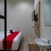 Отель RedDoorz @ Jalan Kartini Semarang в Семаранге