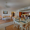 Отель Porto Cupecoy Dream, Walk to Shops, Restaurants Beaches, Communal Pool, Free Wifi, AC, фото 10