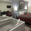 Отель Greenwoods Inn & Suites, фото 10