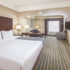 Отель La Quinta Inn & Suites by Wyndham Bay City, фото 6