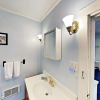 Отель Charming - Blocks To Dining, Shops, Parks 3 Bedroom Home, фото 9