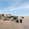 Отель Chic 2-bed Seafront Haven Near Felpham Beach, фото 1