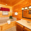 Отель Wavyleaf Retreat - Four Bedroom Cabin, фото 4