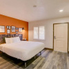 Отель The Greens Hotel - Stockton Blvd, фото 3