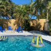 Отель Heated Pool Close to St Pete Tampa Pet Friendly, фото 17