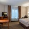 Отель Candlewood Suites Burlington South, an IHG Hotel, фото 3
