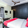 Отель OYO 14207 Royal Residential Lodge, фото 4