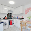 Отель Beside the Seaside Apartment - Sleeps 2 to 4 Guests - Fast Wifi, фото 4