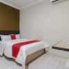 Отель RedDoorz near Cikampek Mall Karawang, фото 2