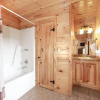 Отель Away From it All, 3 Bedrooms, Sleeps 10, Jetted Showers, WiFi, Arcade, фото 4