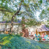 Отель Arlington Manor - 5br/3ba Sleeps 18+ Hottub/firepit 5 Bedrooms 3 Bathr, фото 1