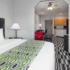 Отель Days Inn & Suites by Wyndham Sulphur Springs в Салфер-Спрингсе