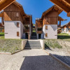 Отель Noemys Les Chalets du Hameau des Aiguilles, фото 1