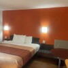 Отель Regal 8 Inn & Suites, фото 5