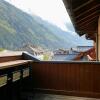 Отель APARTMENT LONGVIEW - Central Chamonix - Sleeps 8 в Шамони-Монблан