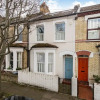Отель Fabulously British 3 Bed House near Battersea Park, фото 1