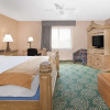 Отель HomeTowne Studios by Red Roof Flint, фото 3