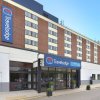 Отель Travelodge Gatwick Airport Central в Гатвике