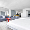 Отель Gorgeous Studio/1bath, Miami Beach, Middle of South Beach!, фото 3