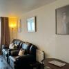 Отель Radiant2 bedroom apartment in the heart of Harlow town, фото 2
