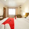 Отель RedDoorz Premium @ Raya Nginden, фото 3