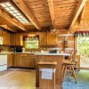 Отель Snuggled Inn 2 Bedroom Cabin, фото 16