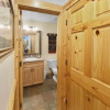Отель Timberwolf Lodge 6 2 Bedroom Cabin by RedAwning, фото 13