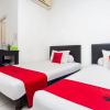 Отель RedDoorz Syariah near Grand Galaxy Park, фото 2