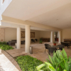 Отель Exclusive 2 Level 3 BR Penthouse | Private Hot Tub & Roof | WiFi | Great Amenities & GYM, фото 25