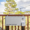 Отель Tanglewood by Avantstay 10mins to Bear Mountain, Contemporary Hillside Cabin, фото 1