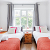 Отель Charming 3-bed Apartment in Romford, фото 12