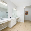 Отель Beautiful Lakeview Condo, New Listing -1024, фото 13