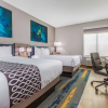Отель La Quinta Inn & Suites by Wyndham Galveston West Seawall, фото 8