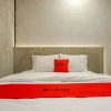 Отель RedDoorz Plus near Kawasan Sam Poo Kong Semarang, фото 22