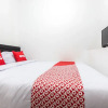 Отель OYO 1598 Feby Inn Near RS Gandaria, фото 5