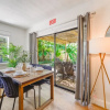 Отель Wonderful 2BR House with Canal Access, фото 10