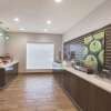 Отель La Quinta Inn & Suites by Wyndham Central Point - Medford, фото 25