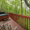 Отель Above and Beyond 2 Bedroom with Hot Tub, фото 17